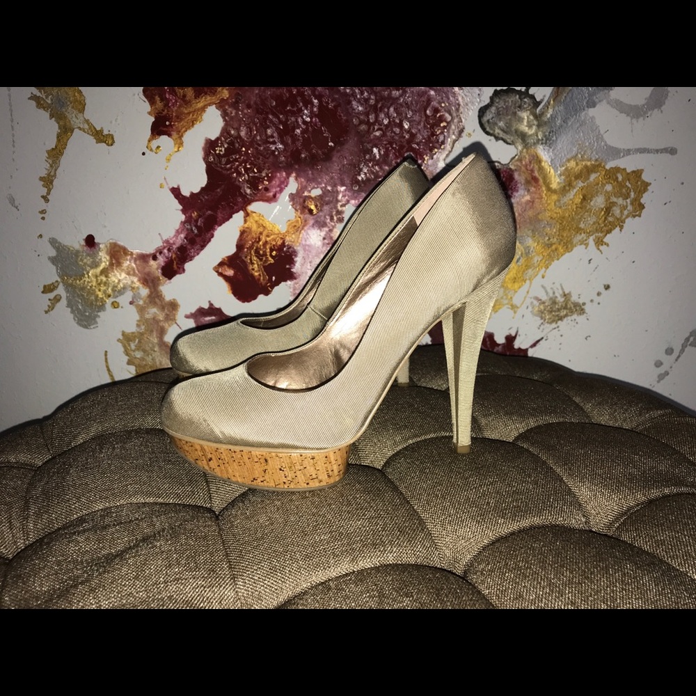 Taupe 7.5 New high heeled stilettos platforms BCBG